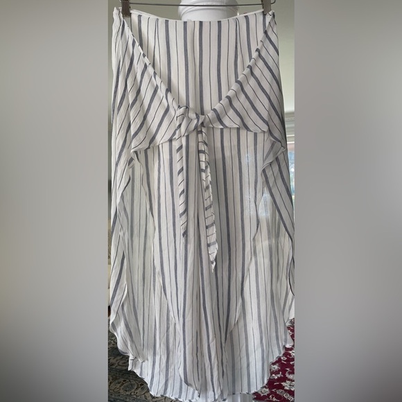 En Crème women’s . Stripped front tie wrap white and blue Skort . 100% Rayon S - Picture 2 of 7